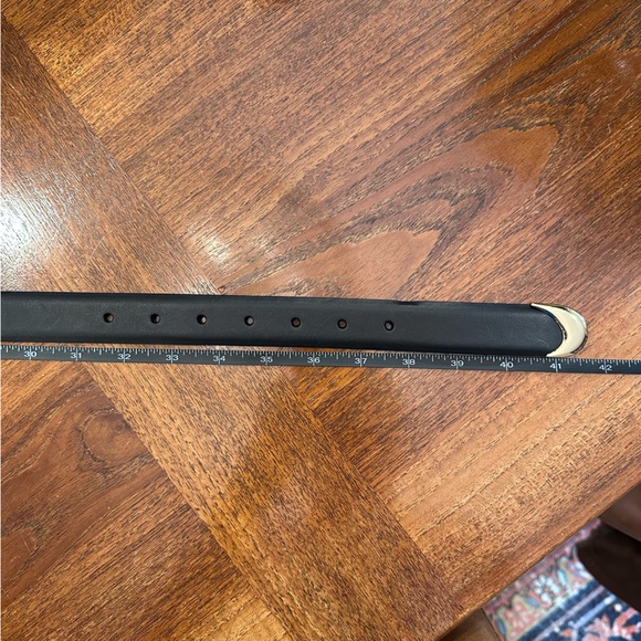 NWT Sculpted Wavy-Buckle Belt, Black, Size Medium - Picture 7 of 8